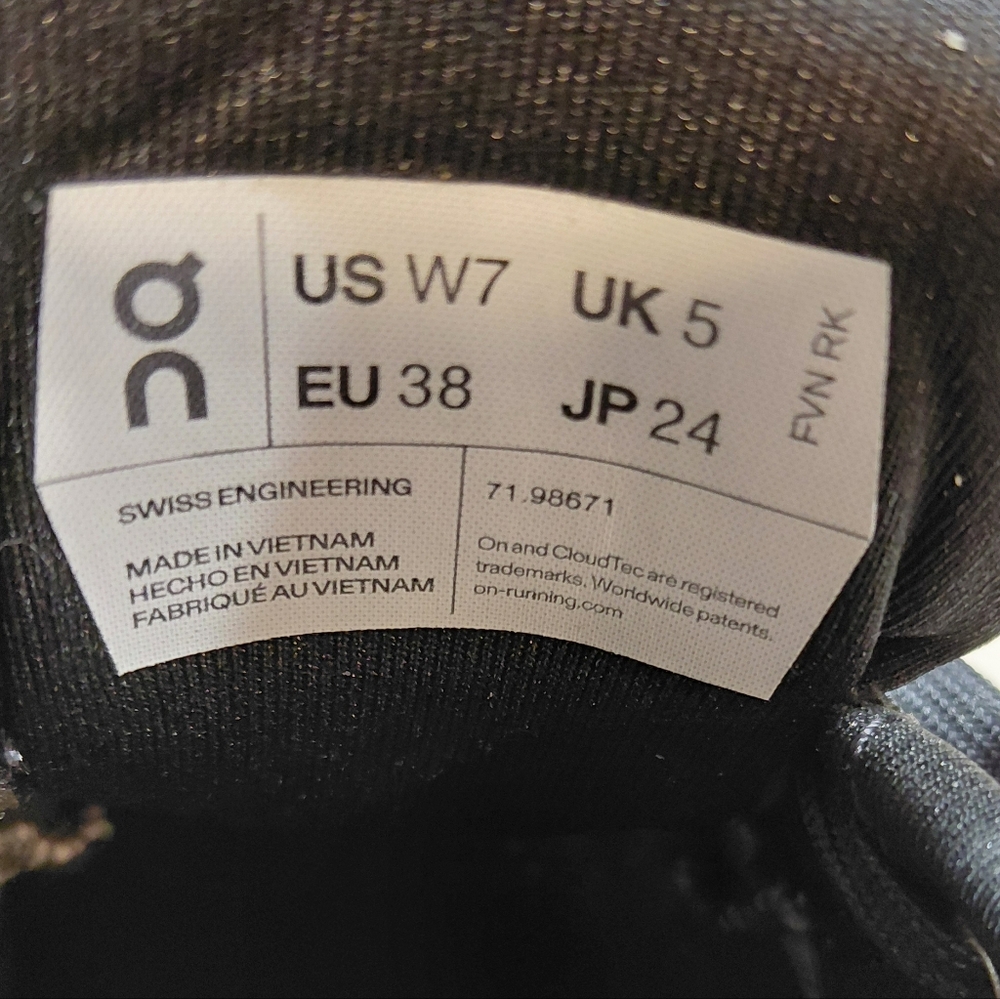 NEW On Running Womens Cloud Flyer 4 Black White & Gray Running Shoes SIZE 7 - Picture 11 of 11